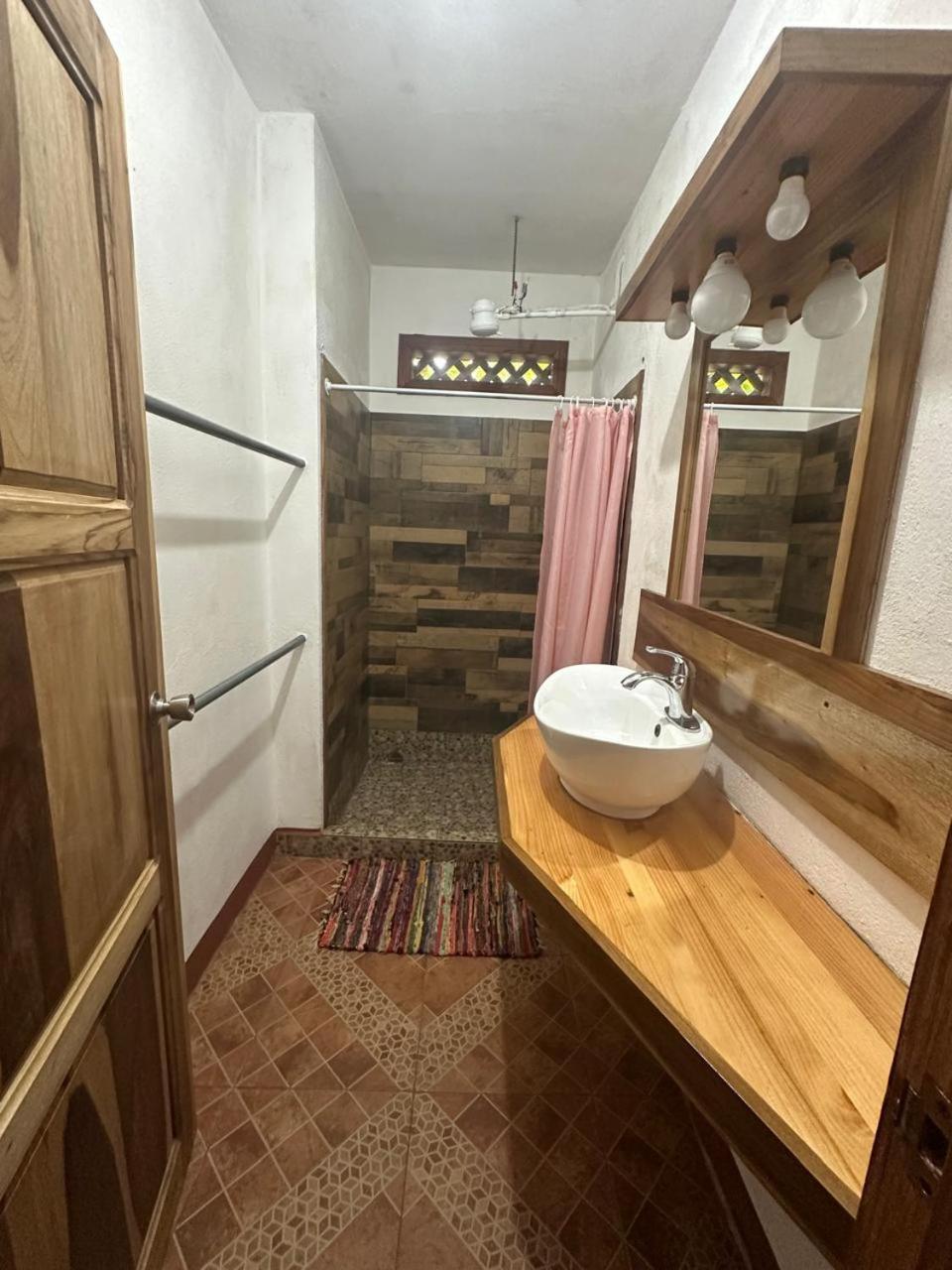 Hotel Don Quichotte Tortuguero Eksteriør billede